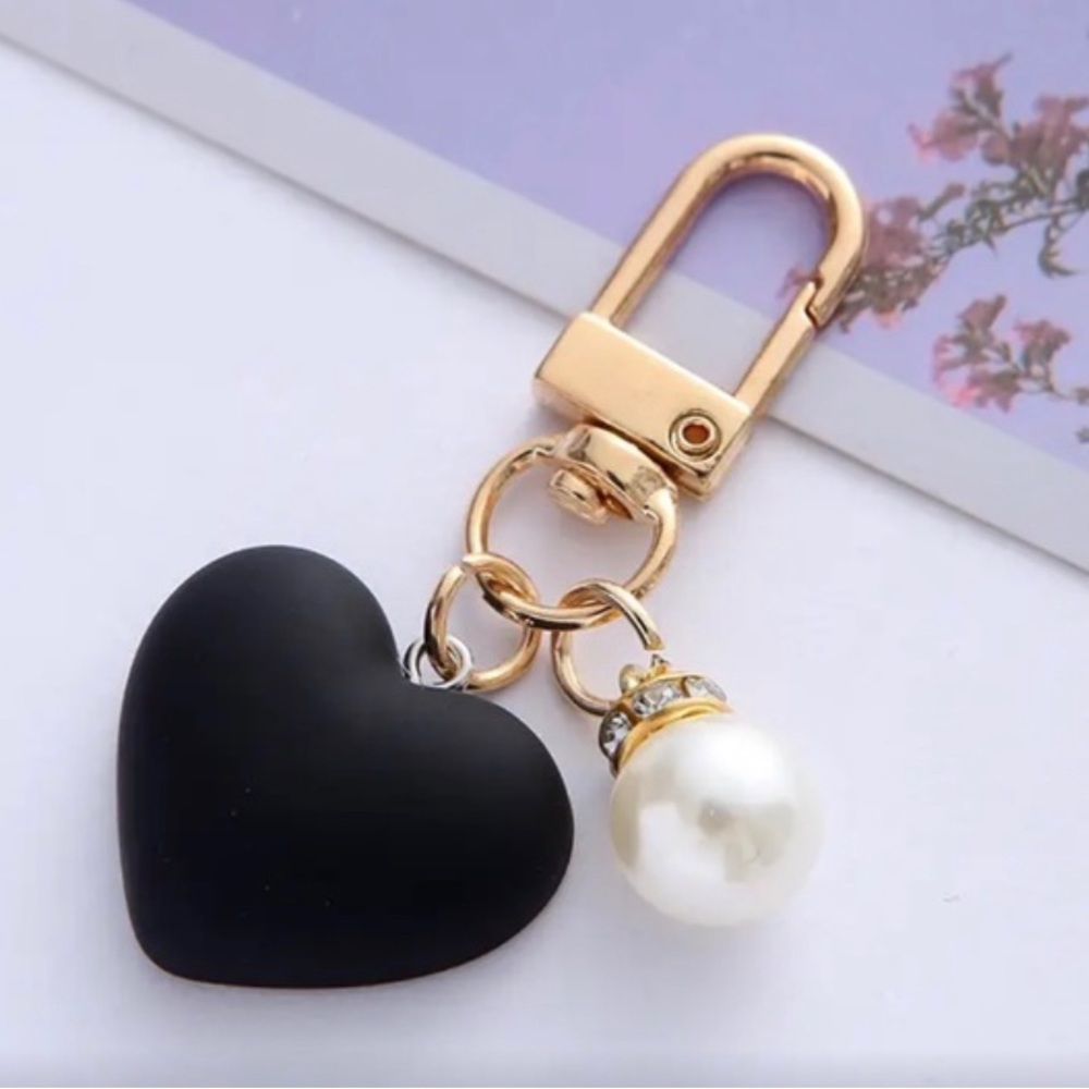 NWT Heart Pearl Bag Charm/Keychain Clip - Picture 1 of 2